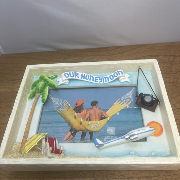 Paradise honeymoon picture frame. - Picture 5 of 6
